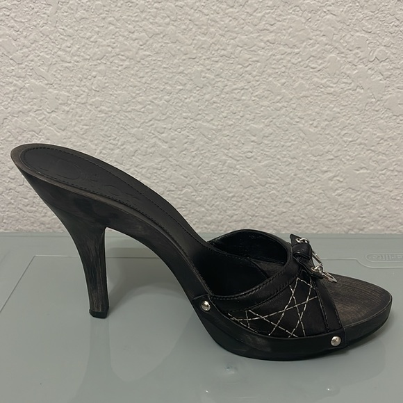Dior sandal. Black . Size 38.5 ( run small) I’m usually a 6.5 or 7 though. - Picture 3 of 14